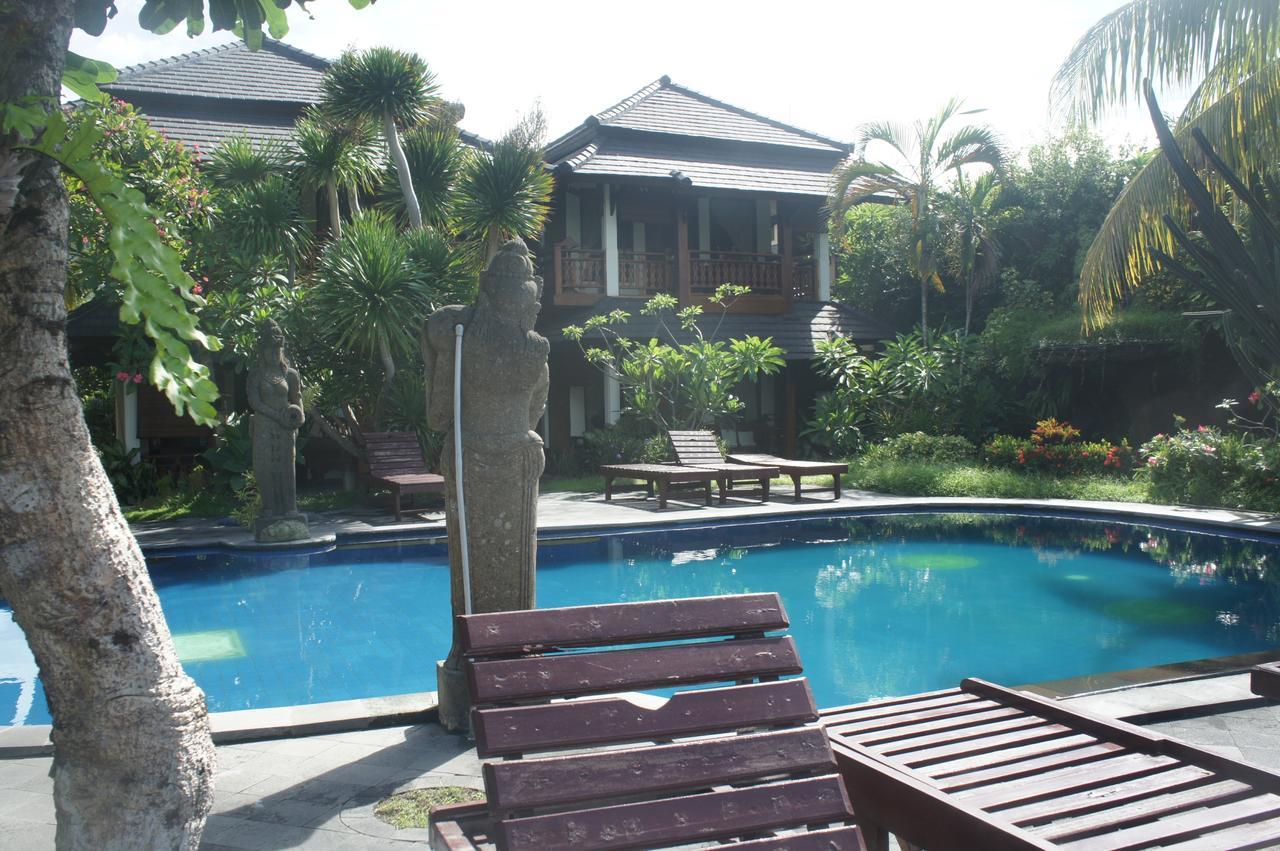Batu Bolong Cottages Mangsit Exterior photo